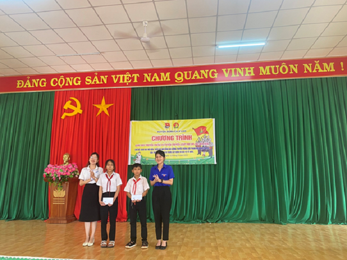 Huyen doan to chuc chuong trinh giao duc truyen thong 2